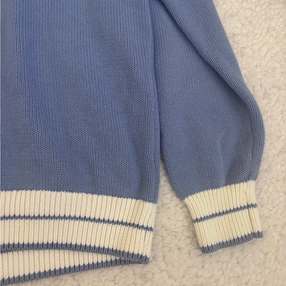 Brandy Melville Blue and White Sweater V Neck One size - Picture 4 of 4